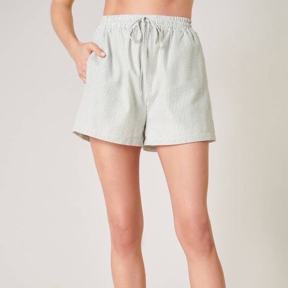 Seersucker Shorts with pockets by Sugarlips - Picture 4 of 7